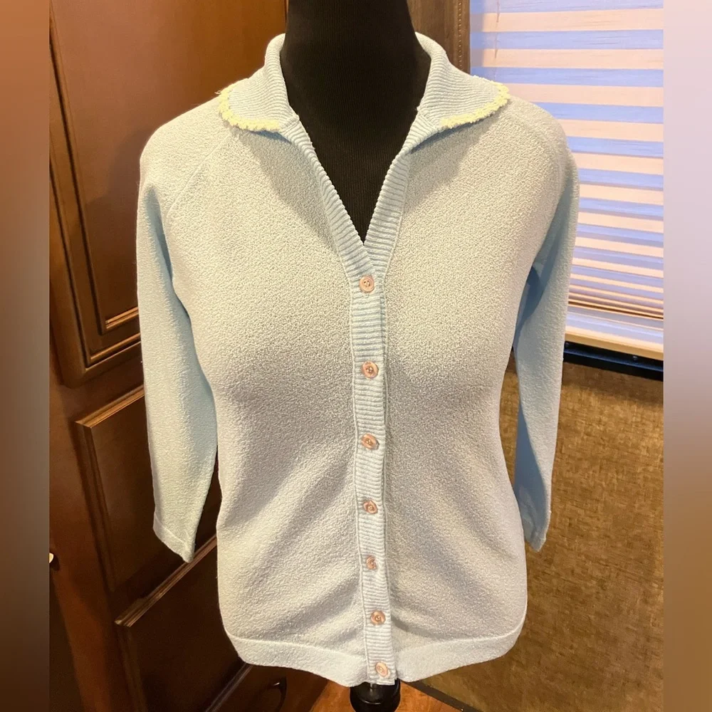 VINTAGE USA 🇺🇸 ILGWU Union Talbott Dacron Blue Cardigan Flower Trim 60s Sz 36 - Picture 2 of 8